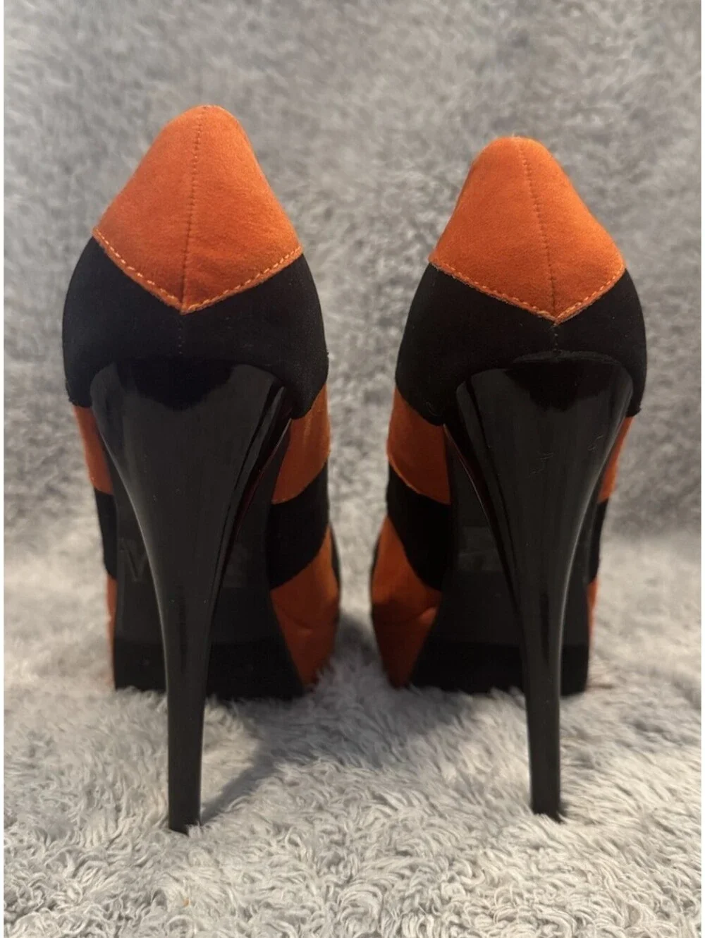 Brander Women’s 8 Platform Pumps Orange Black Colorblock Faux Suede Stiletto